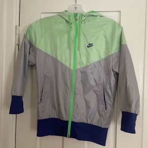 Nike Sporty Windbreaker size Small